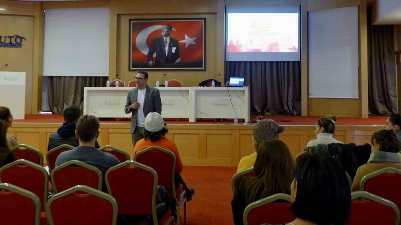 Kuşadası Ticaret Odası’nda ‘İş Yerinde Duygusal Zeka’ ve Satış Eğitimi