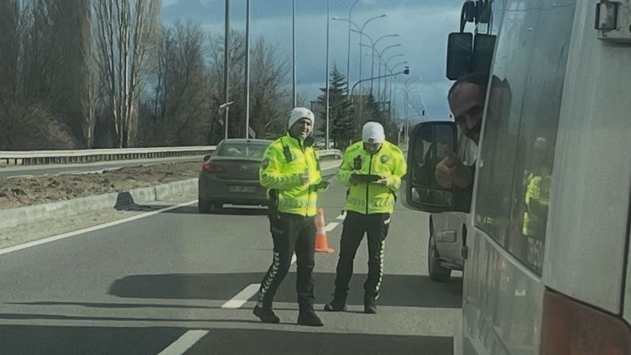 Kütahya'da Bölücek Yol Ayrımında Trafik Denetimleri Sıklaştırıldı