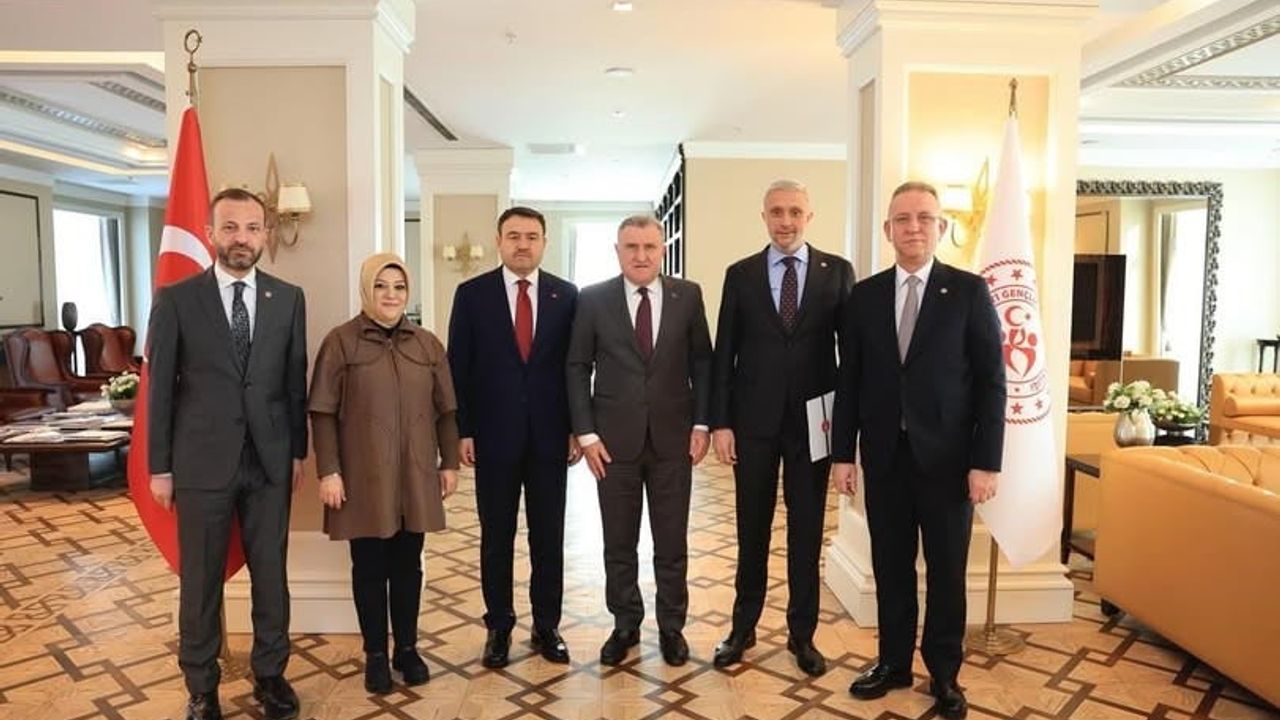 Kütahya'da gençlik yatırımları: 2026'da KYK yurdu, gençlik merkezleri ve halı sahalar