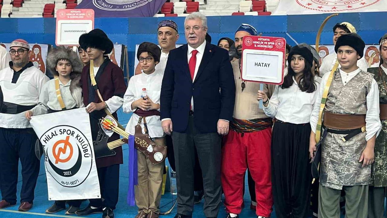 Kütahya’da Minik ve Yıldız Okçular Salon Puta Türkiye Şampiyonası başladı