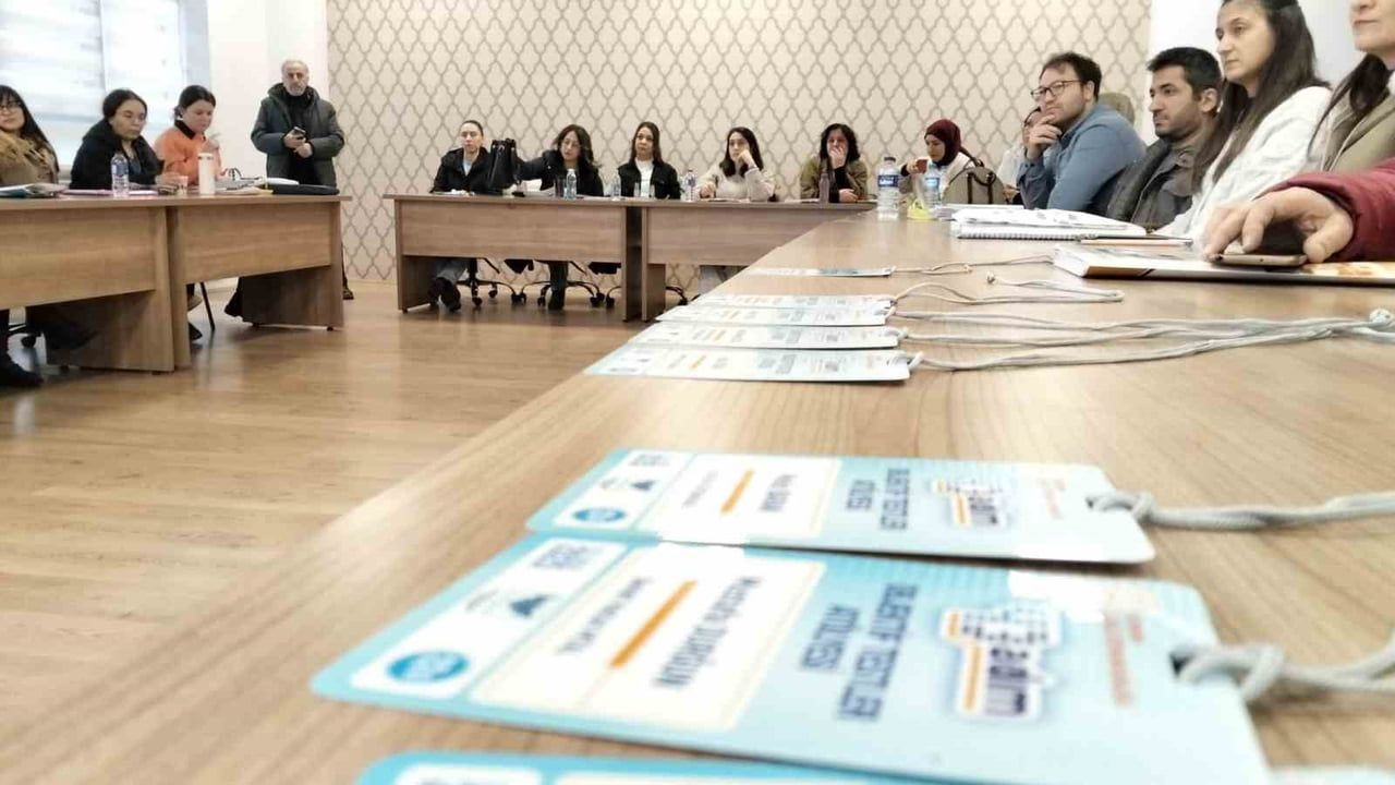 Kütahya'da rehber öğretmenlere 'Objektif Testler Atölyesi' eğitimi