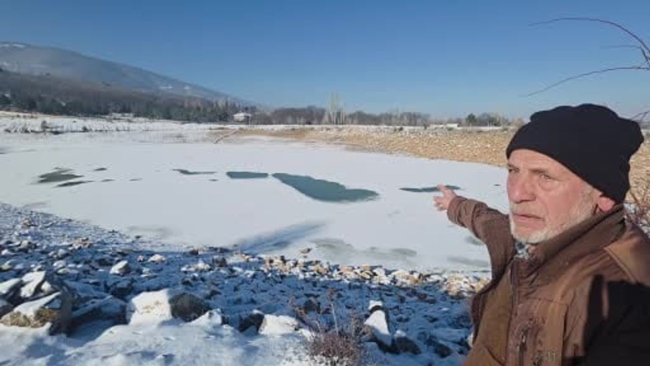 Kütahya Demirciören'de Sulama Göleti Tamamen Dondu