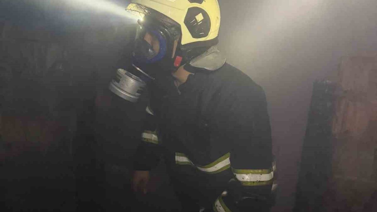 Kütahya'nın Köpenez Köyü'nde gece yangını: 1 ev kullanılamaz hale geldi