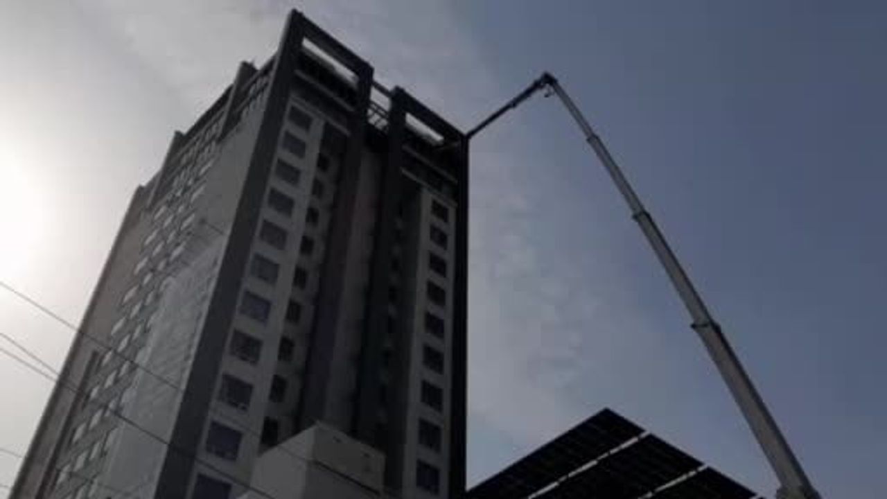 Lahor Gulberg'de otel yangını: 3 ölü, 8 yaralı