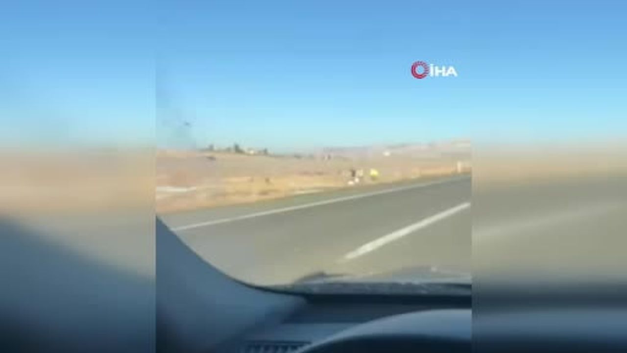 Lastiği patlayan araç şarampole yuvarlandı: 1 yaralı