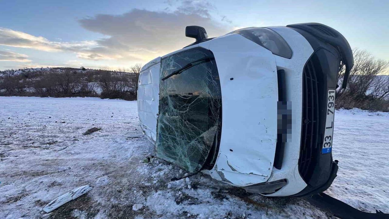 Lastik Patlaması Minibüsün Devrilmesine Neden Oldu: 4 Yaralı