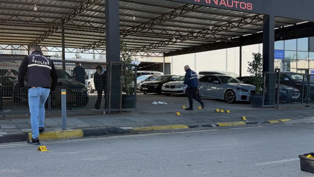 Lefkoşa'da oto galeriye silahlı saldırı: 2 yaralı