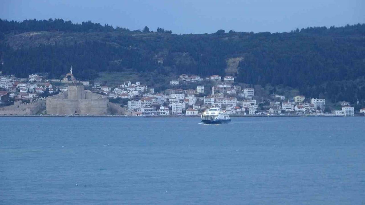 Lodos nedeniyle kapanan Çanakkale Boğazı 45 saat sonra yeniden açıldı