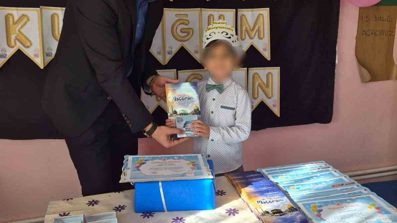 Mahmudiye'de Merkez 4-6 Yaş Kur'an Kursu'nda Geçiş ve Karne Töreni