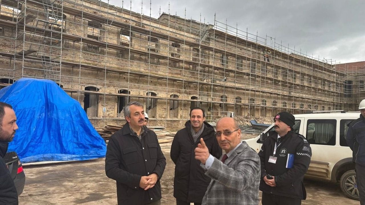 Mahmudiye Kışlası'nda restorasyon çalışmaları sürüyor