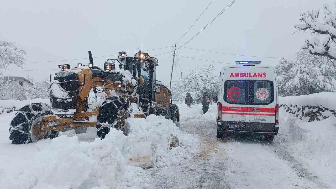 Malatya’da 136 kırsal mahalle yolu karda ulaşıma kapalı
