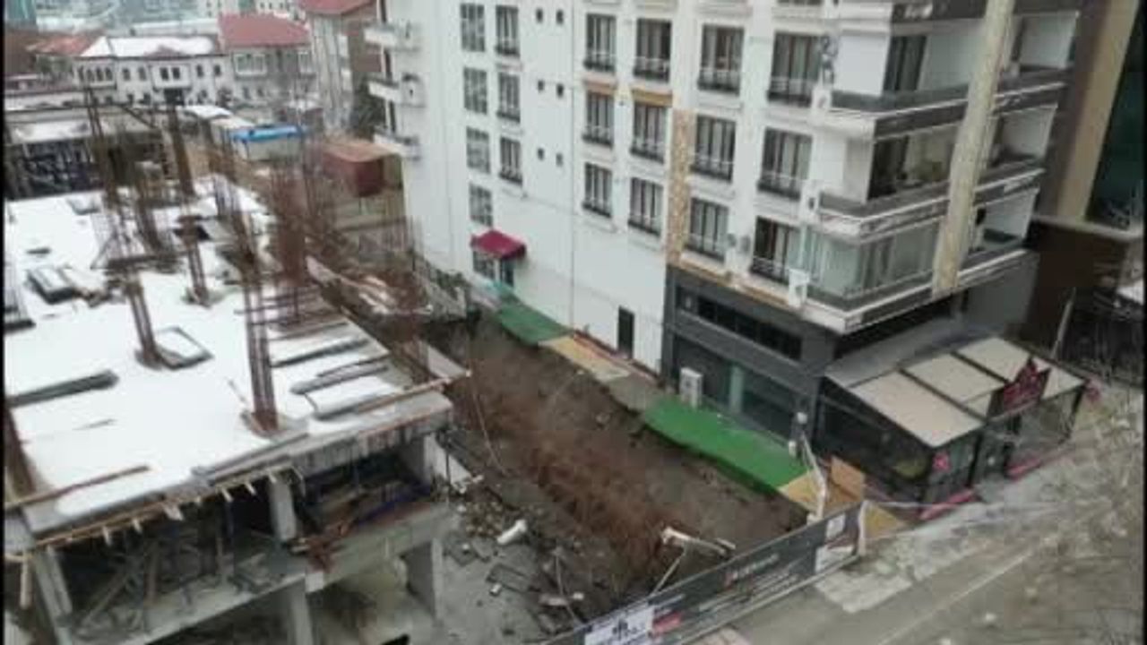 Malatya'da istinat duvarı çöküşü sonrası 6 katlı bina havadan görüntülendi