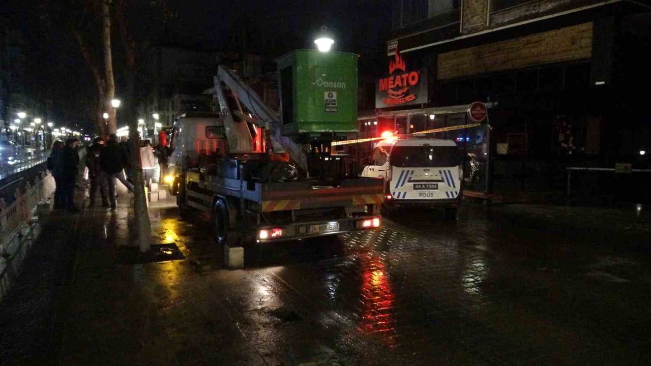 Malatya'da istinat duvarı çöküşü sonrası 6 katlı bina tahliye edildi