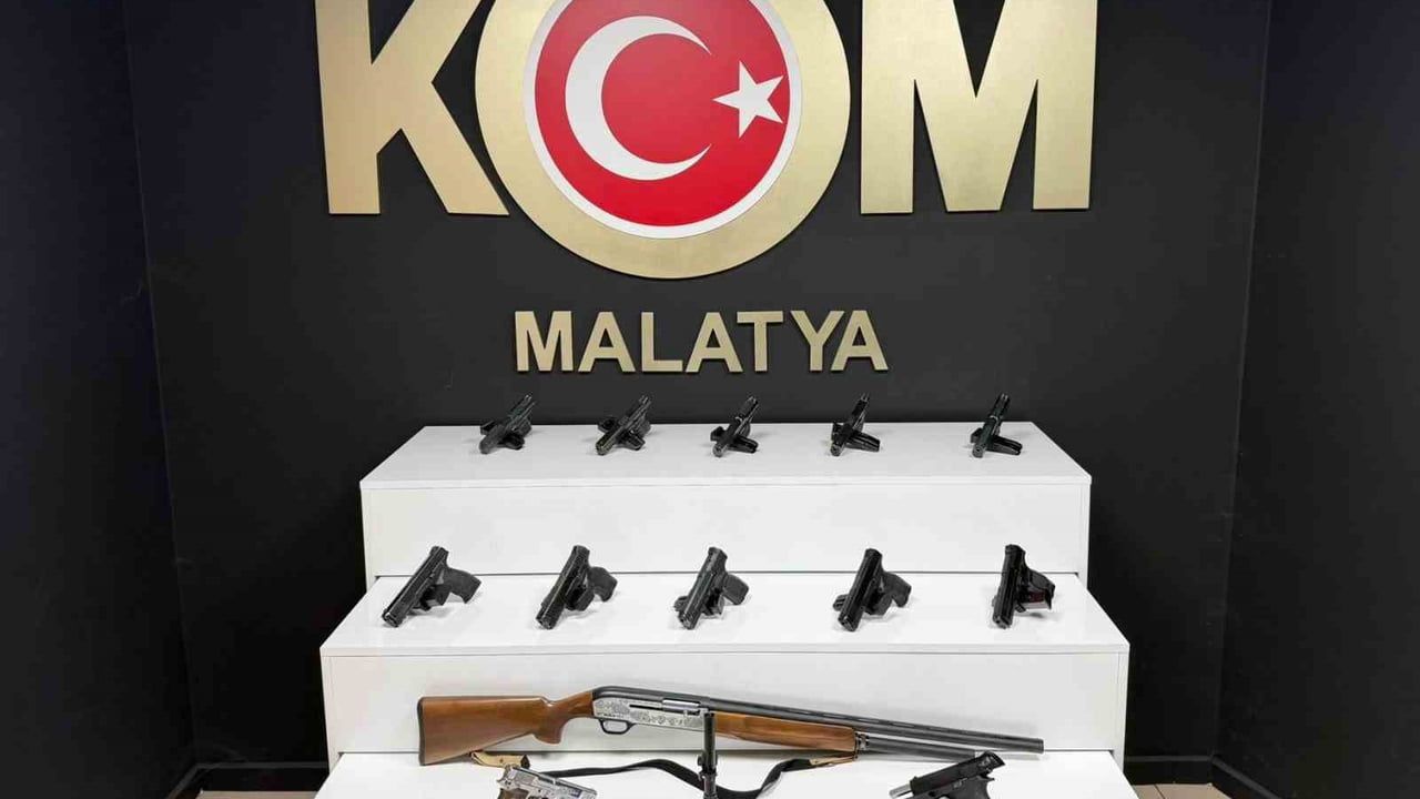 Malatya'da ruhsatsız silah operasyonu: 12 tabanca, 1 tüfek ele geçirildi