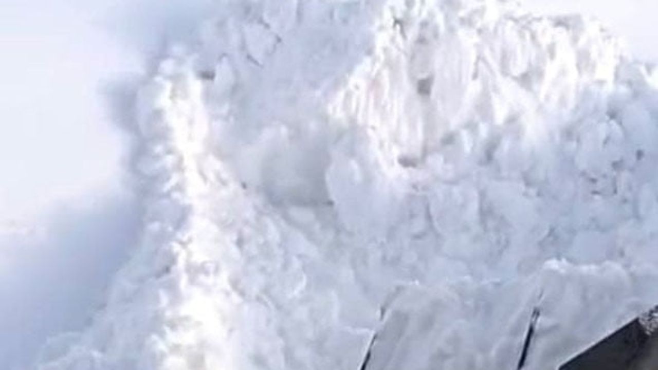 Malatya’da yoğun kar: kırsal yollarda 1 buçuk metreyle mücadele