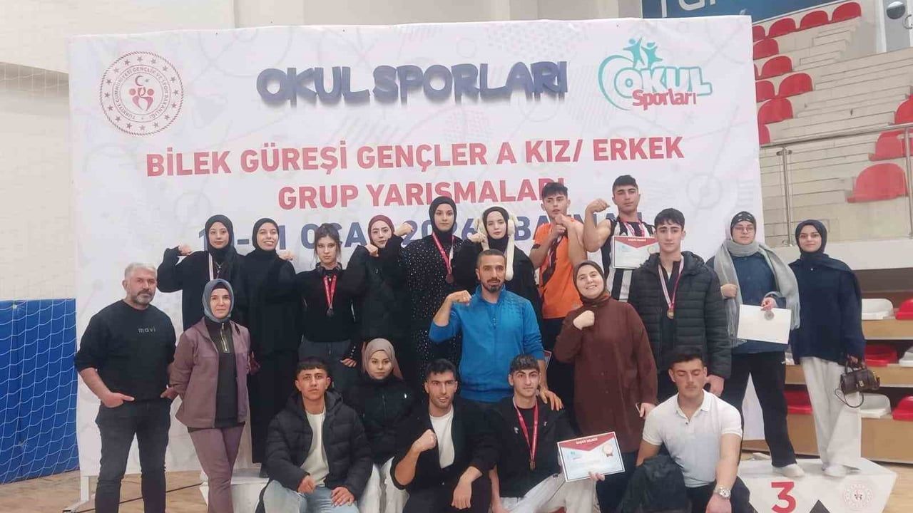 Malatyalı sporcular bilek güreşinde Türkiye Şampiyonası vizesi aldı
