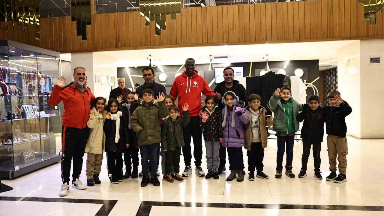 Mame Thiam, Baltacı İlkokulu öğrencileriyle Diyarbakır'da buluştu