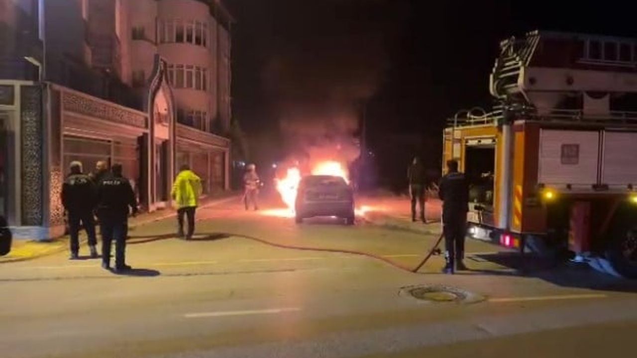 Manavgat'ta itilmek istenirken yanan otomobil — Sürücü 2.11 promil, araçta ruhsatsız tabanca bulundu