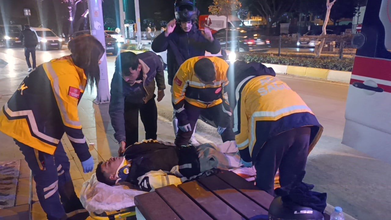 Manavgat'ta motosiklet devrildi: sürücü yaralandı