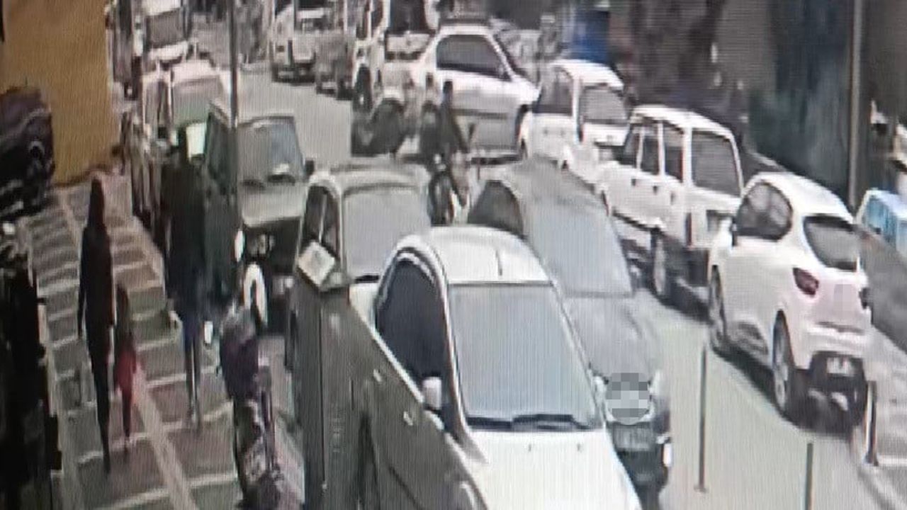 Manavgat'ta otoparka dönüş yapan otomobil motosikletle çarptı: 1 yaralı