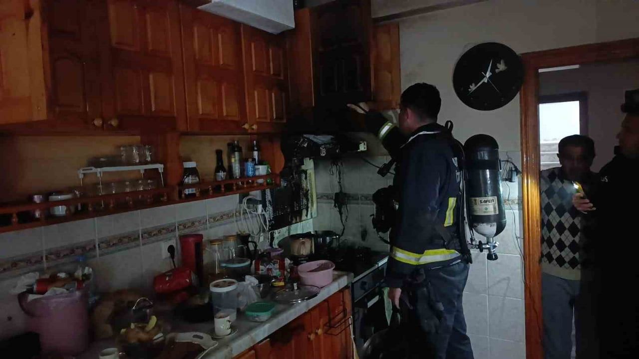 Manavgat'ta unutulan fritöz yangına yol açtı