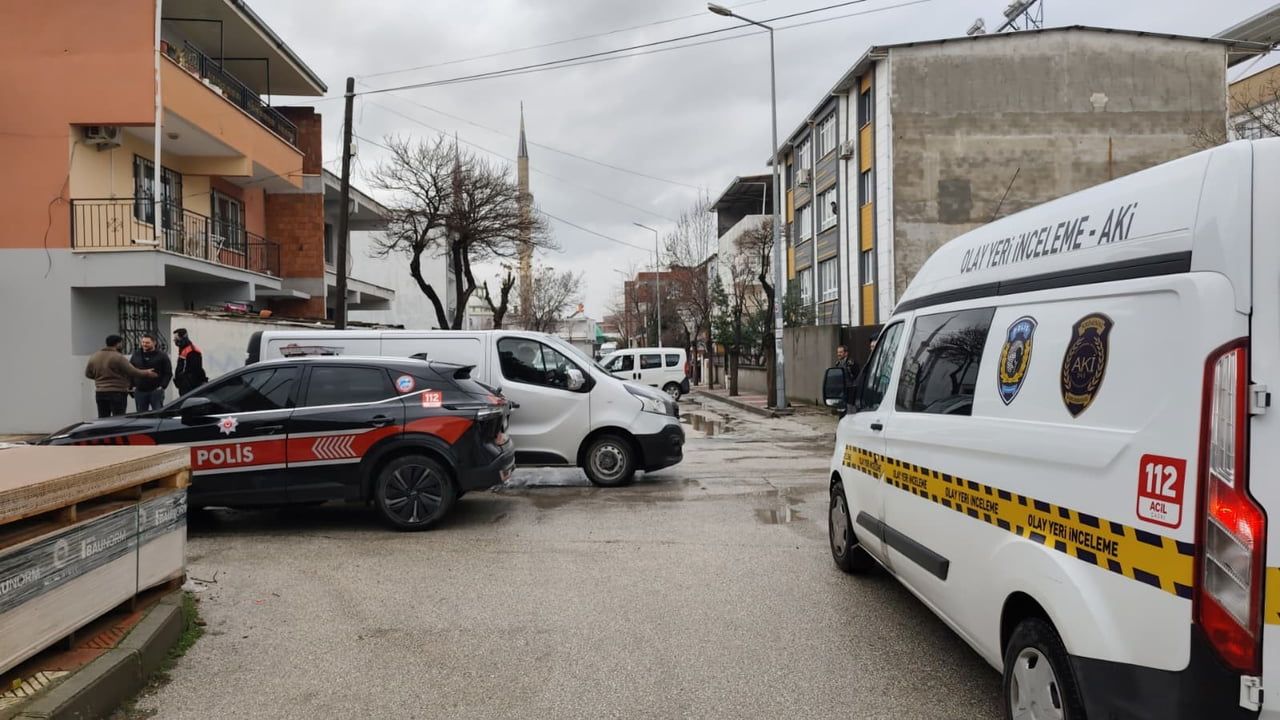 Manisa'da boşanma aşamasındaki eşini sokakta vurarak öldüren kişi yakalandı