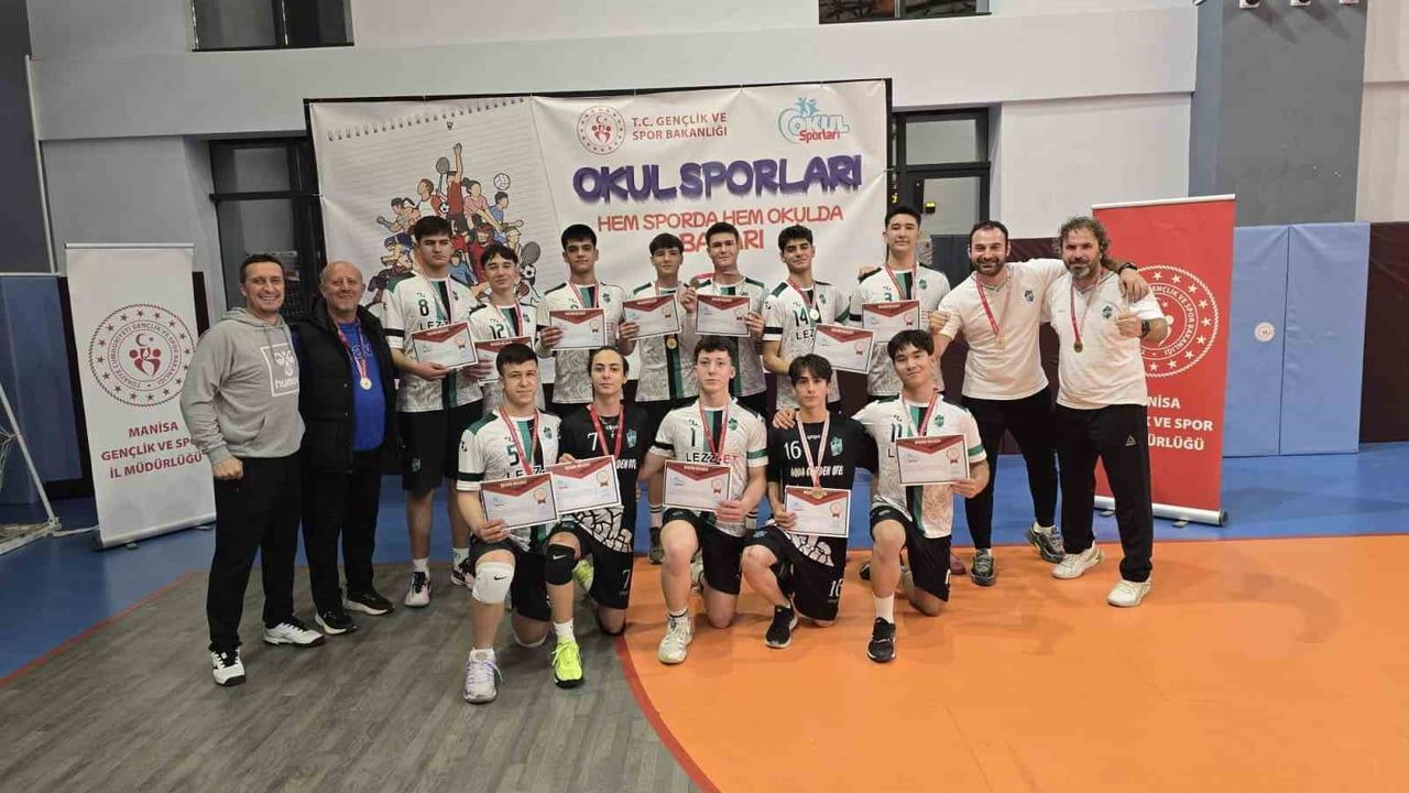 Manisa'da Okul Sporları Voleybol Gençler (A) Grup Müsabakaları Sona Erdi