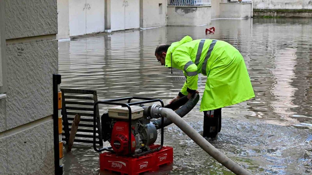 Manisa'da sağanak için 400 personel ve 64 araçla seferberlik