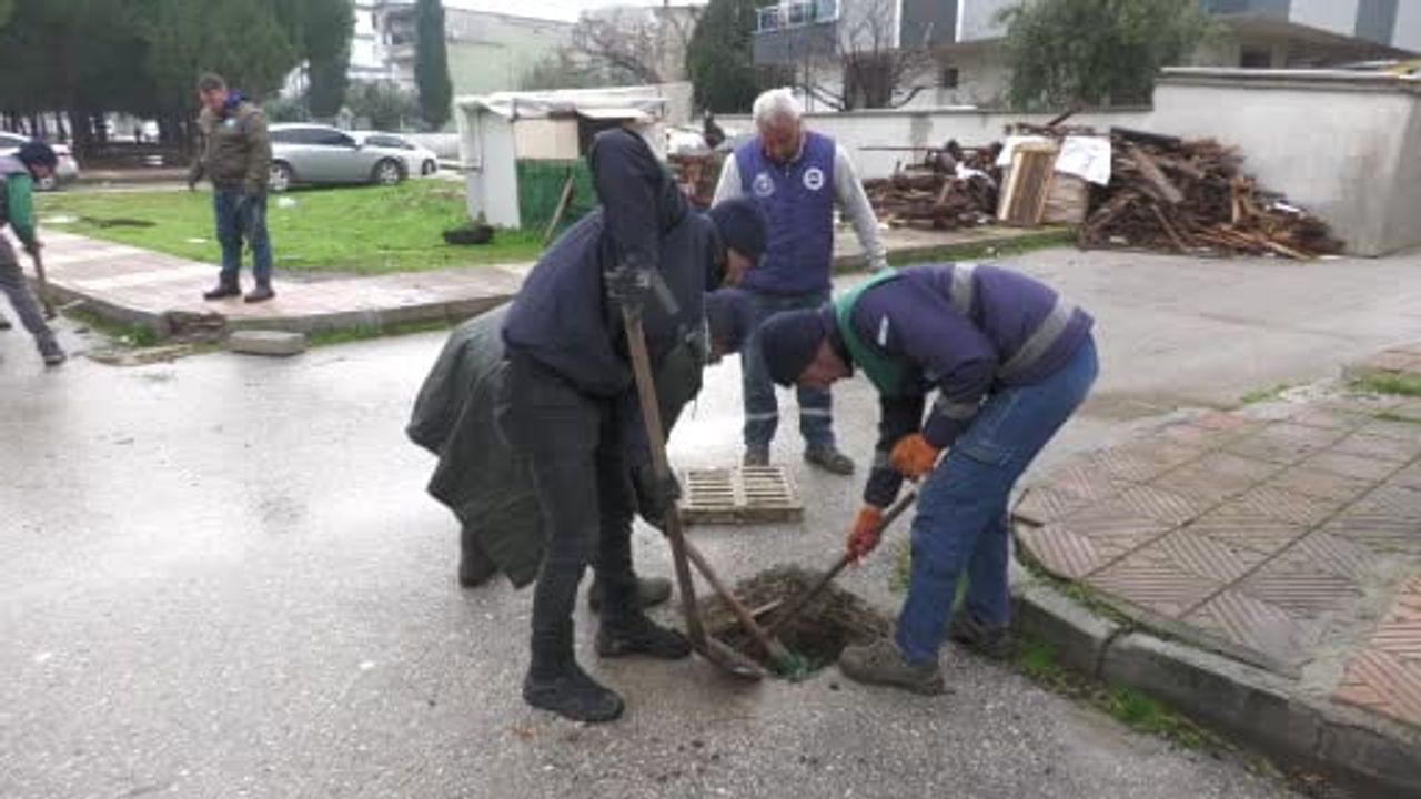 Manisa'da sağanak için sahada yoğun çalışma