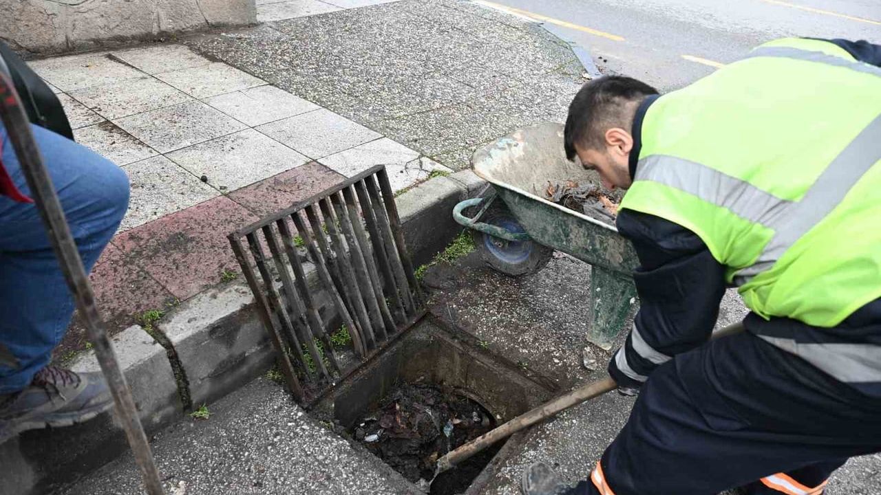 Manisa'da sağanakla sahada: Büyükşehir ve MASKİ ekipleri teyakkuzda
