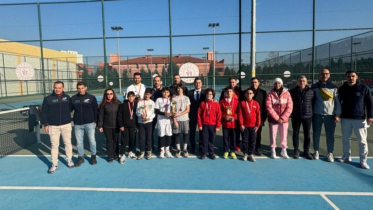 Manisa'da Yıldızlar Tenis İl Birinciliği Sona Erdi