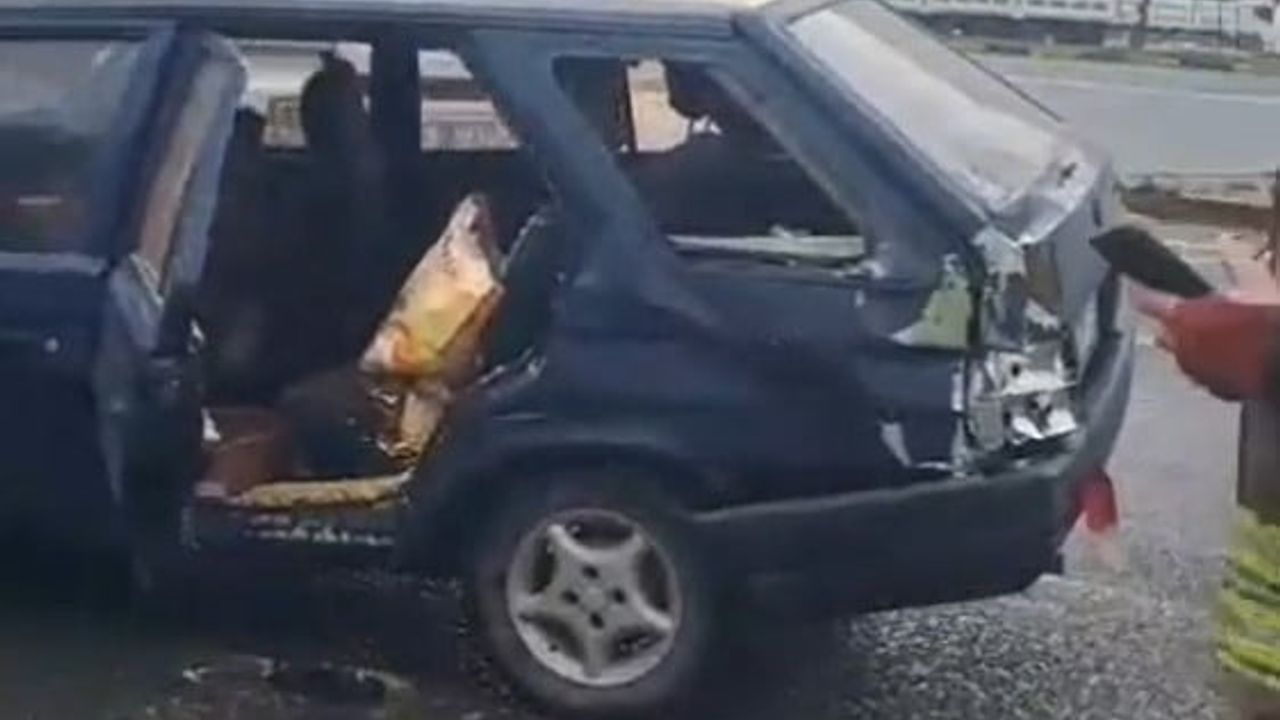 Manisa Turgutlu'da otobüsle otomobil çarpıştı: 2 yaralı