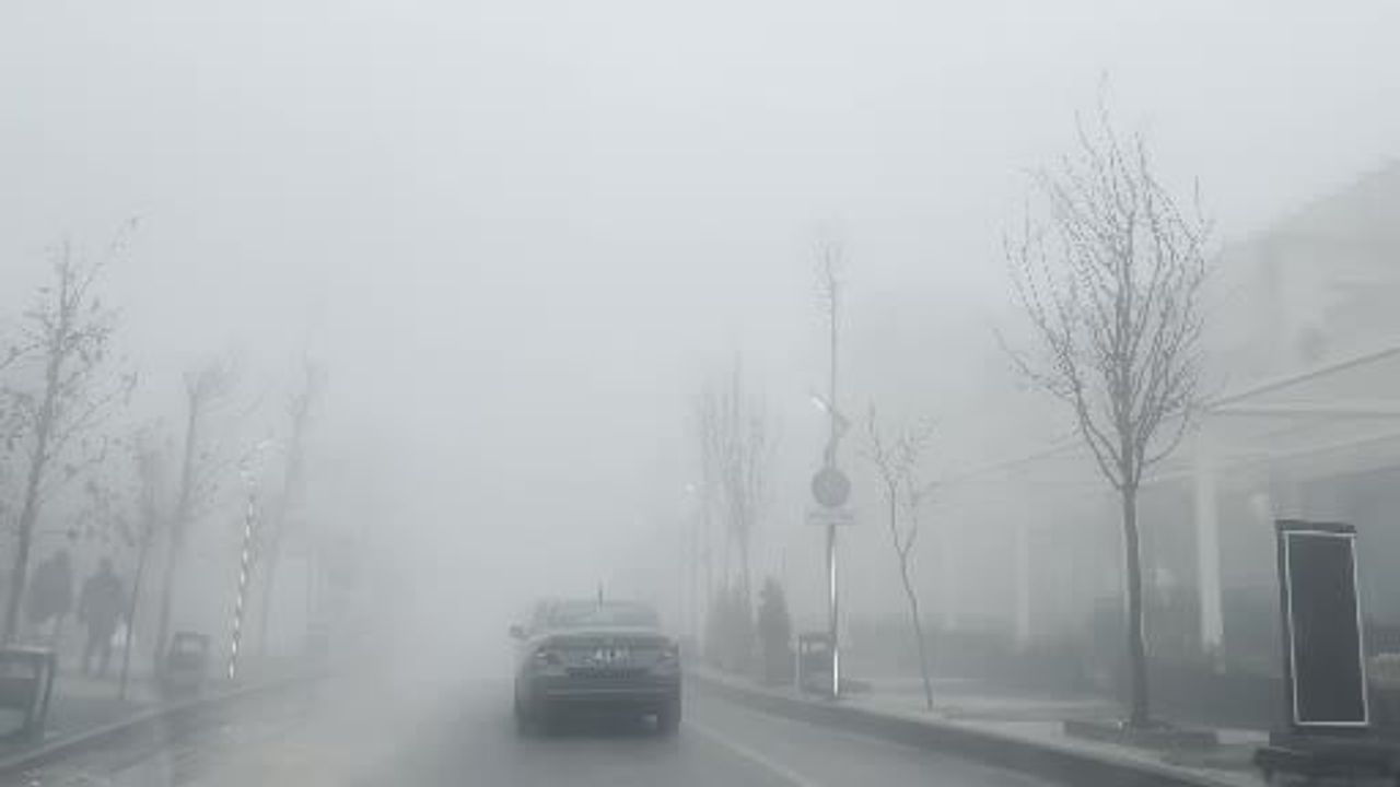 Mardin'de sis, yağmur ve rüzgar hayatı olumsuz etkiledi