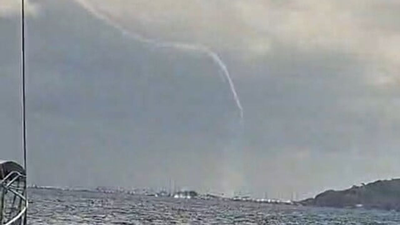 Marmaris Körfezi'nde Hortum Paniği: Limana Doğru İlerledi