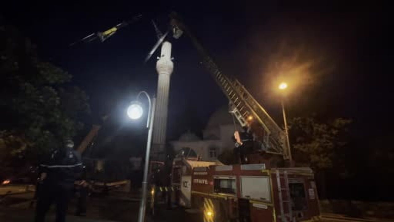 Marmaris'te minare külahı için söküm çalışması başladı