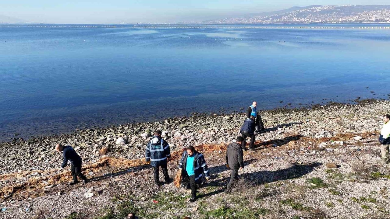 Mavi Takım 2025'te kıyılardan 16 bin 735 kg atık topladı