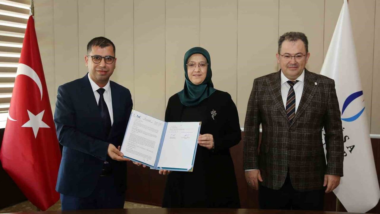 MCBÜ Dijital Yoklama ile yoklama, devam ve sınav takibini mobilde topluyor