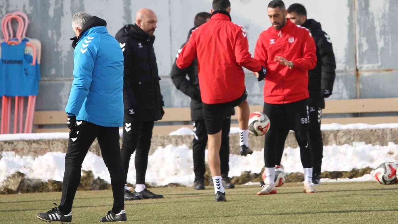 Mehmet Altıparmak: Rey Manaj’ı takımda görmek istiyoruz