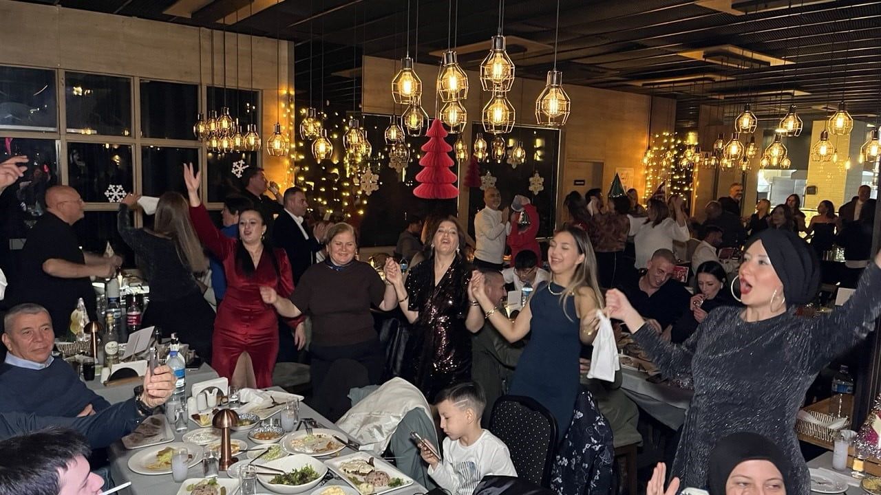 Mehmet Çevik Bursa'da Yılbaşı Gecesini Coşturdu