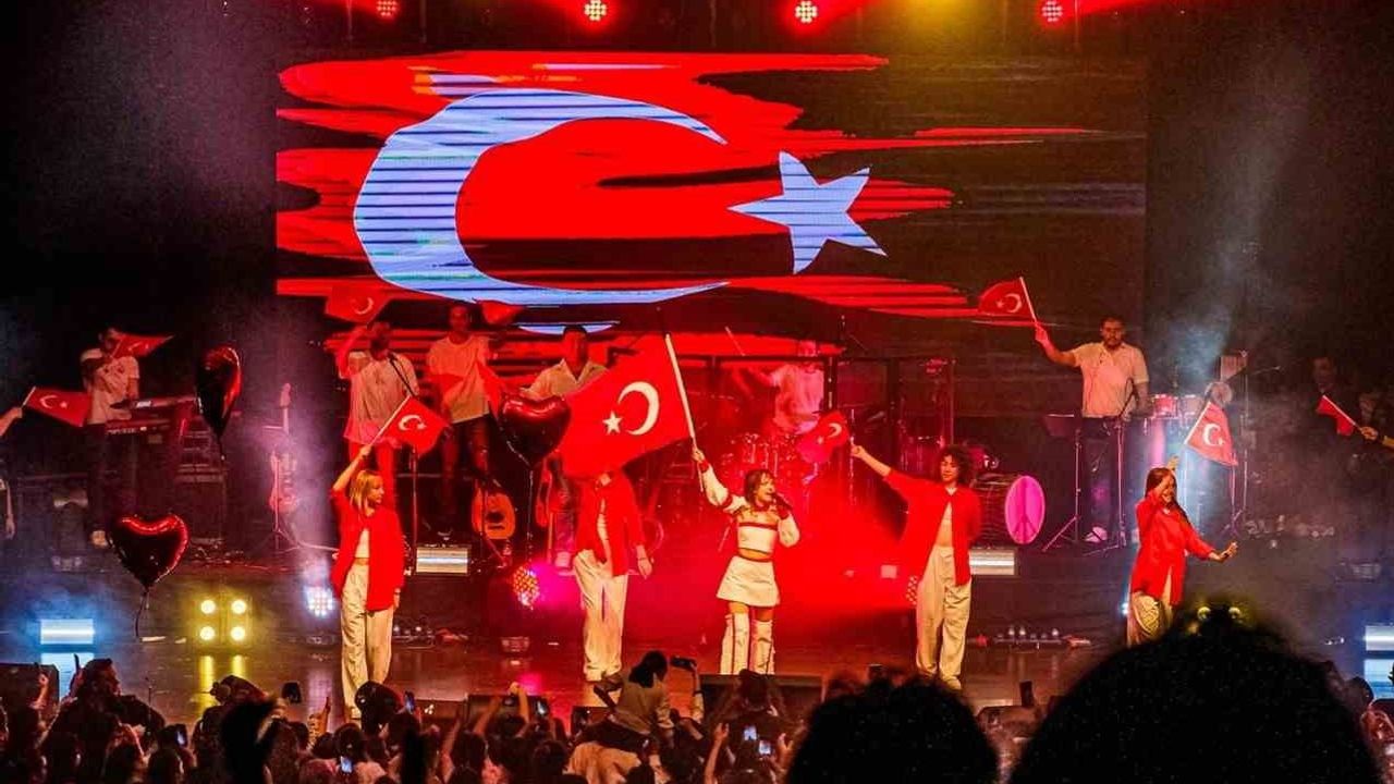 Melis Fis, 'Meloturne 2025 Türkiye' ile 1 Yılda 81 İlde Sahne Aldı