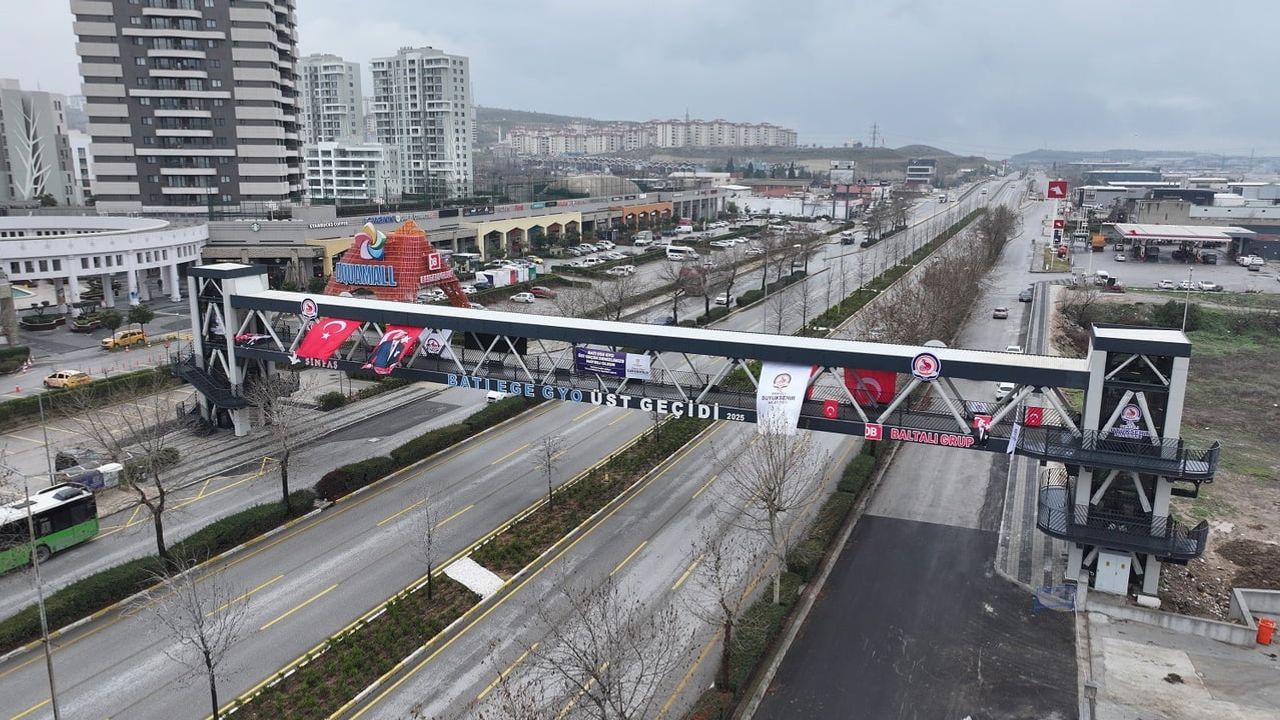 Menderes Bulvarı’nda Batı Ege GYO Üst Geçidi hizmete giriyor