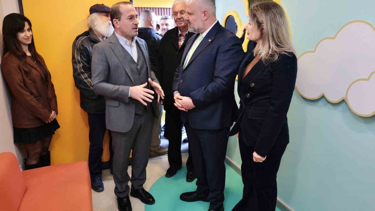 Menemen'de Ana Kucağı bebek bakım kabinleri üç noktada hizmete açıldı