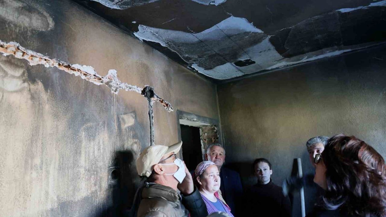 Menteşe Belediye Başkanı Gonca Köksal Aras, Denizova’daki yangında evi hasar gören aileyi ziyaret etti