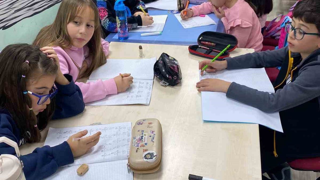 Menteşe'de çocuklar matematiği oyunla öğreniyor