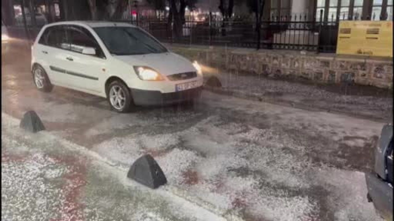 Menteşe'de sağanak ve dolu hayatı durma noktasına getirdi