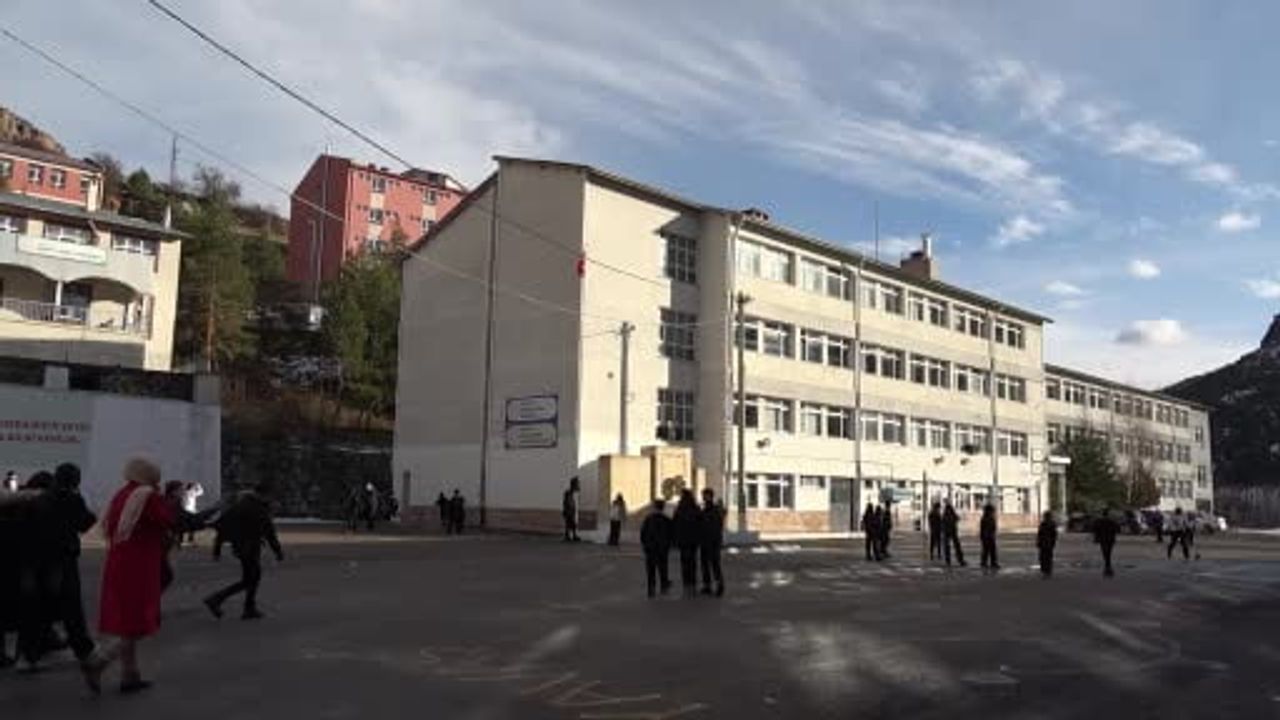 Merkez Atatürk Ortaokulu’nda dürüstlük kültürü: 'Erdemli Öğrenciler' töreni