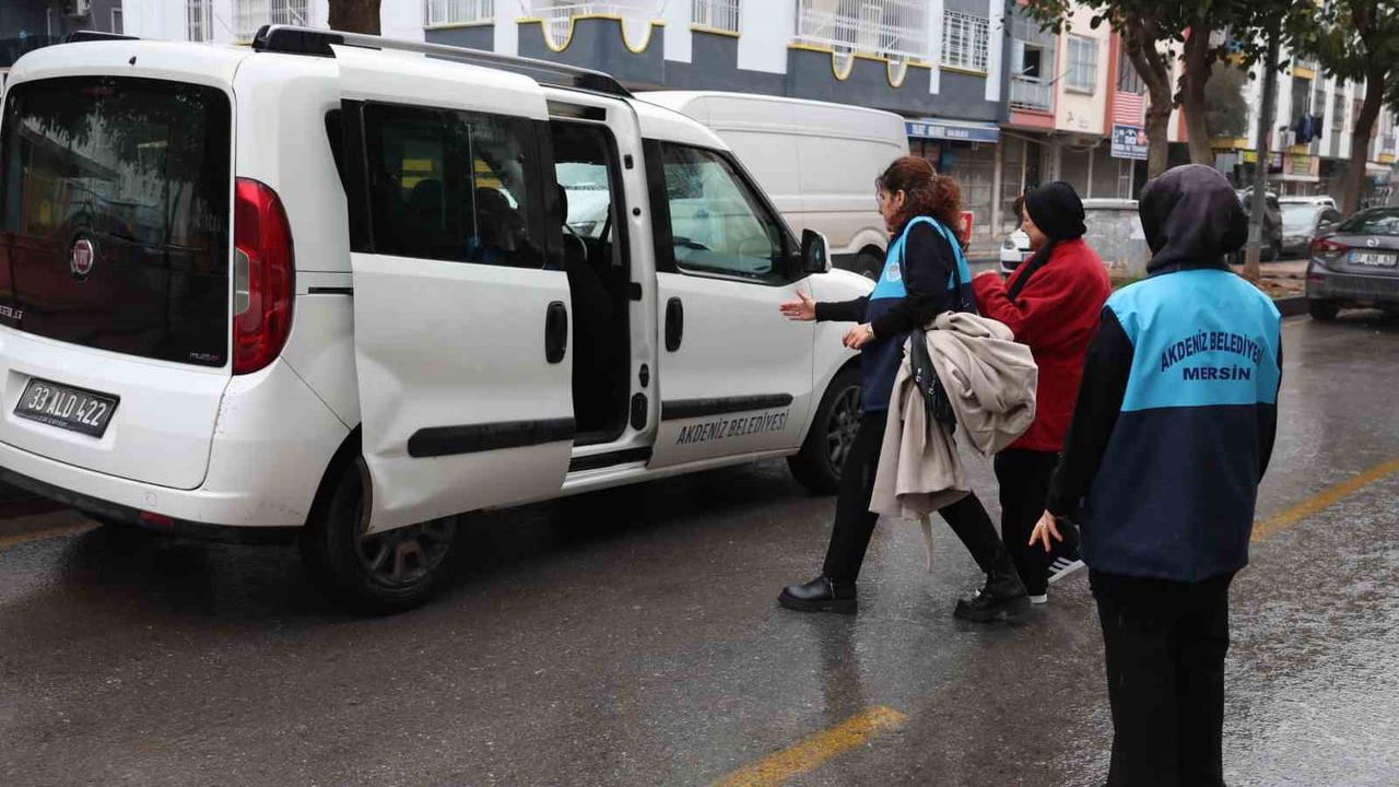 Mersin Akdeniz'de Onko-Büs ile onkoloji hastalarının ulaşımı kolaylaştı