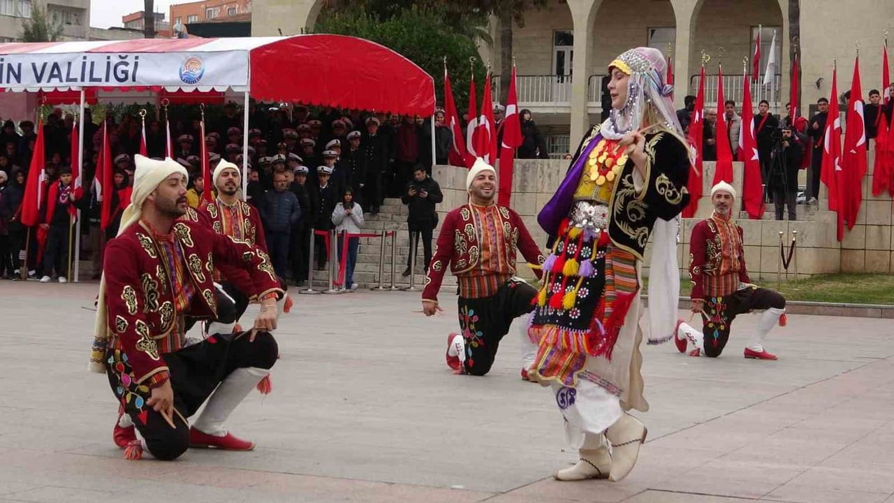 Mersin'de 104. Kurtuluş Yıldönümü: JÖAK Helikopter Gösterisiyle Coşku