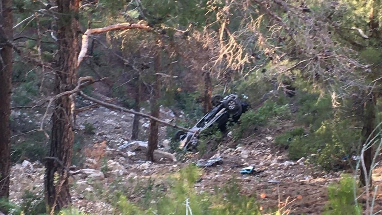 Mersin'de 14 yaşındaki çocuk uçuruma yuvarlanan otomobilde yaşamını yitirdi