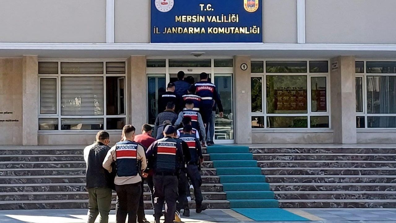 Mersin'de 42 aranan şahıs jandarma ekiplerince yakalandı